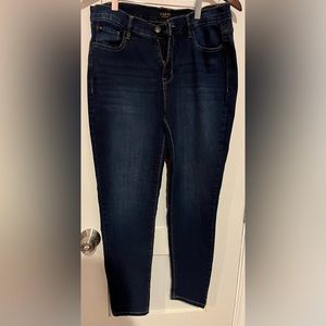 Curve Appeal Essential Skinny 12/31